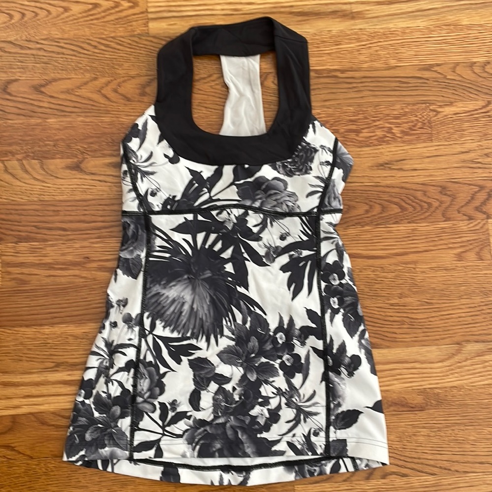Lululemon workout top size 4